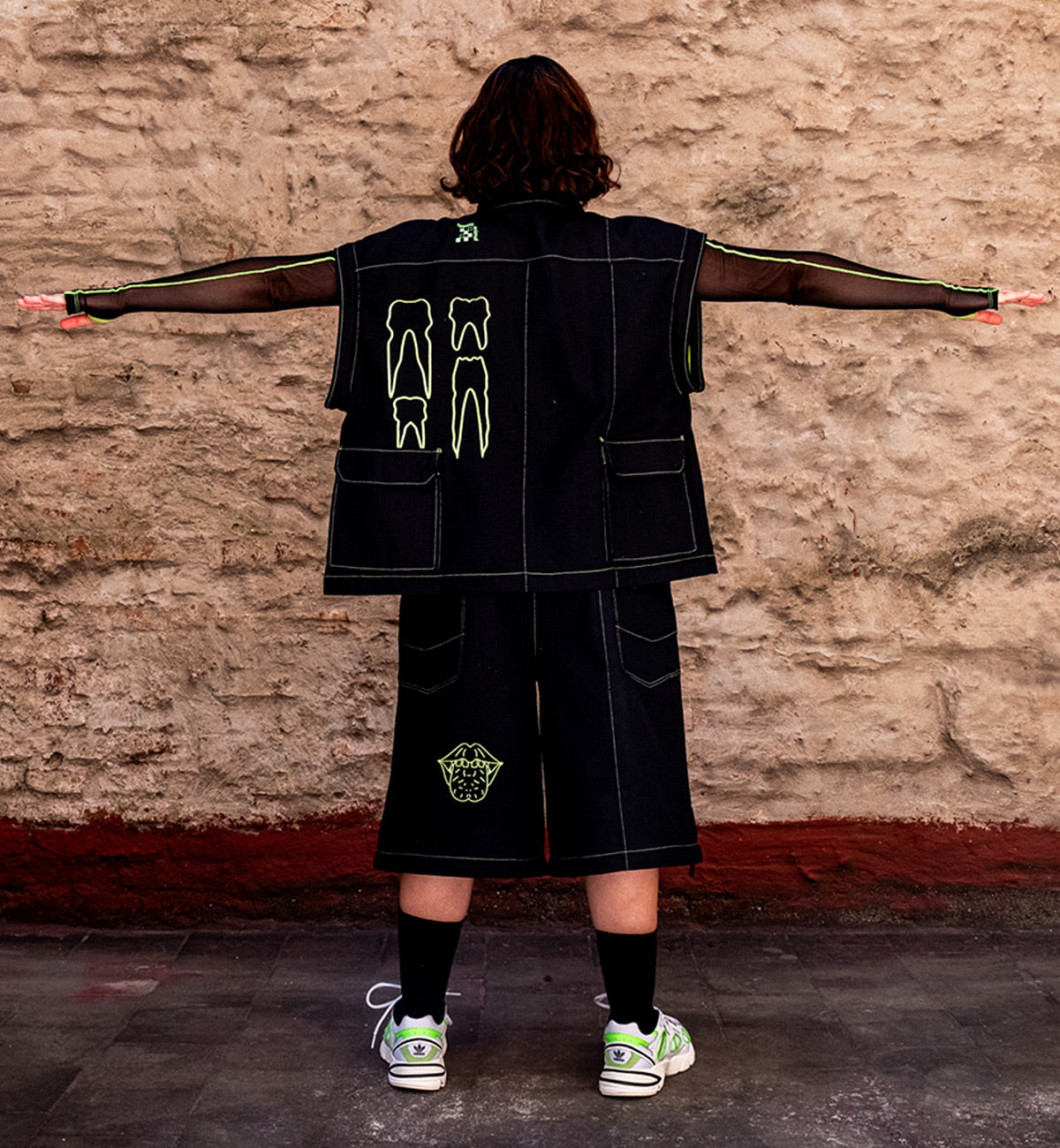 Chaqueta Neon: Caníbal